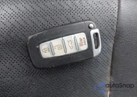 2015 Hyundai Genesis 3.8 Ultimate z USA, uszkodzony, nr VIN KMHHU6KJ3FU123093